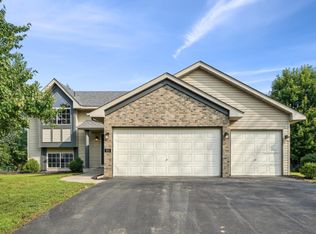 909 Heritage Trl, Jordan, MN 55352