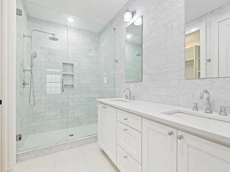 4621 S 47th St — Photo 16