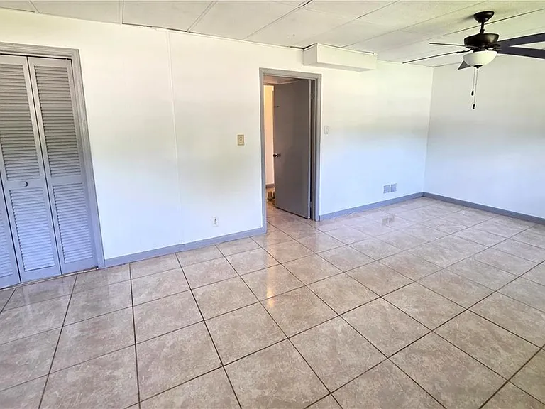 6684 Londonderry Dr — Photo 34