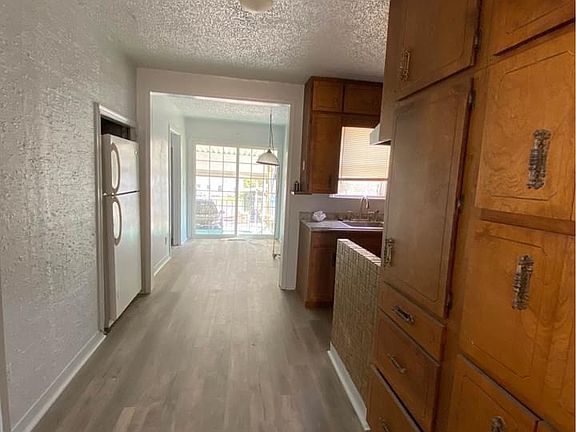 3rd image of 1708 Alma Blvd