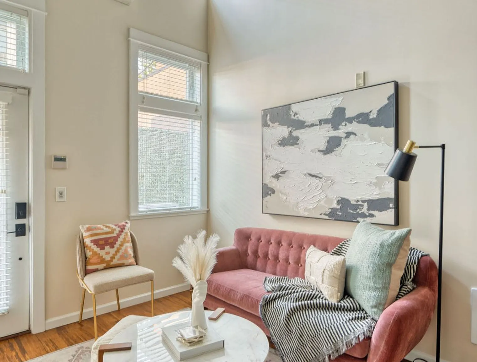 2 bed, 1.0 bath, 742 sqft, $4,117 — Photo 4