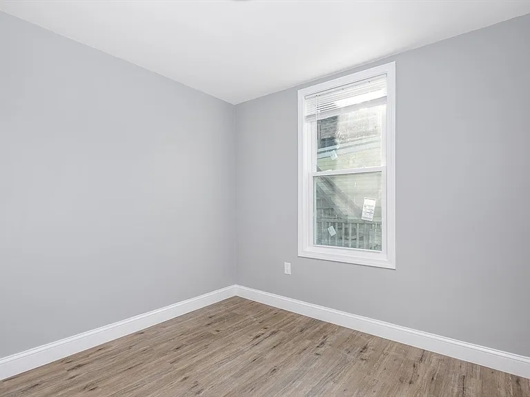335-337 Windsor St #337 — Photo 12