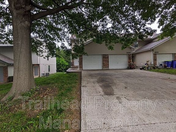 2nd image of 307 NE Timbercreek Dr