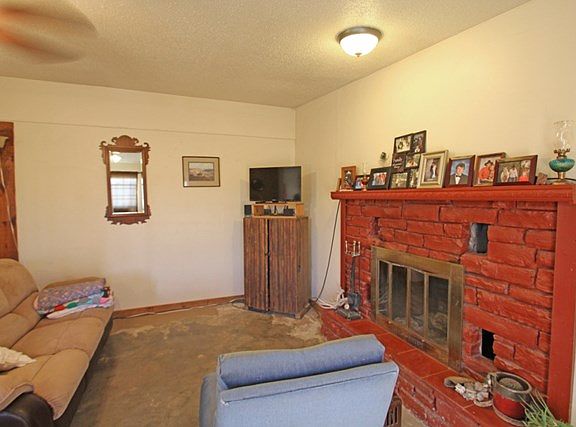 3rd image of 1310 E Avenue H