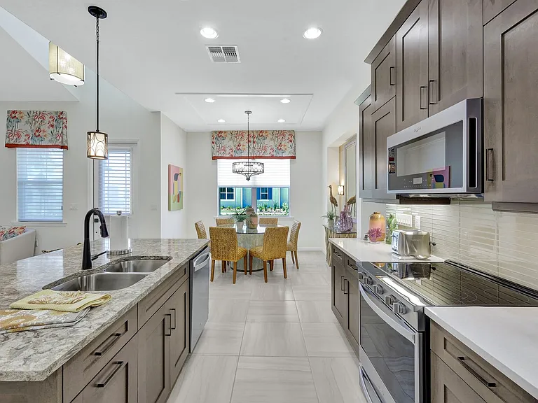 6996 Saona Ct — Photo 10