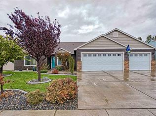 6207 Klickitat Ln, Pasco, WA 99301