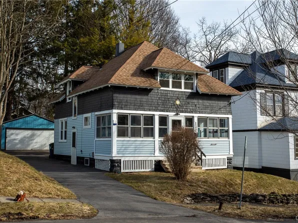 122 Charmouth Dr, Syracuse, NY 13207