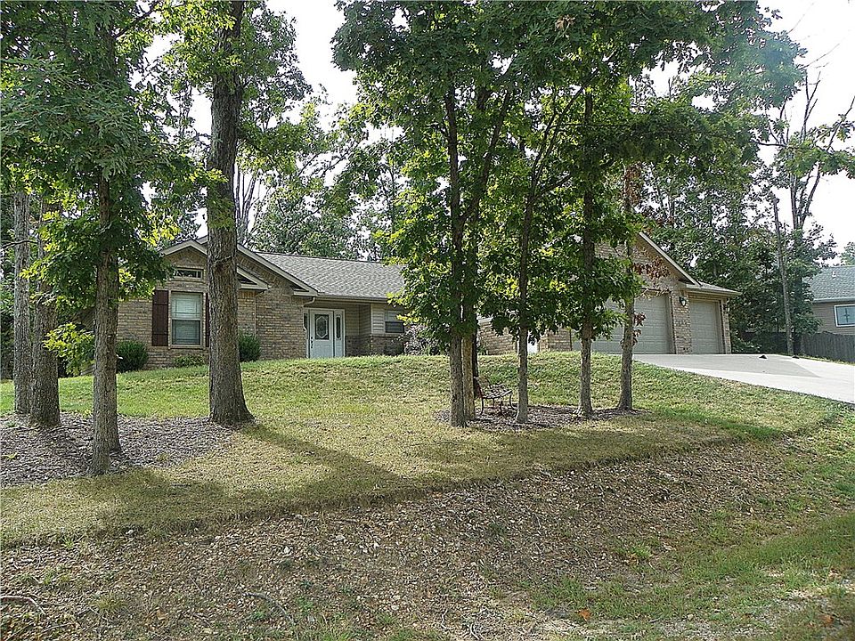 1st image of 16 Harrington Dr