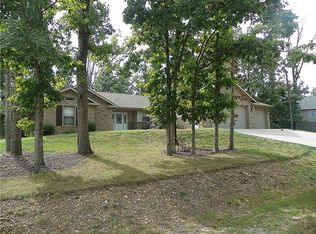 16 Harrington Dr, Bella Vista, AR 72714