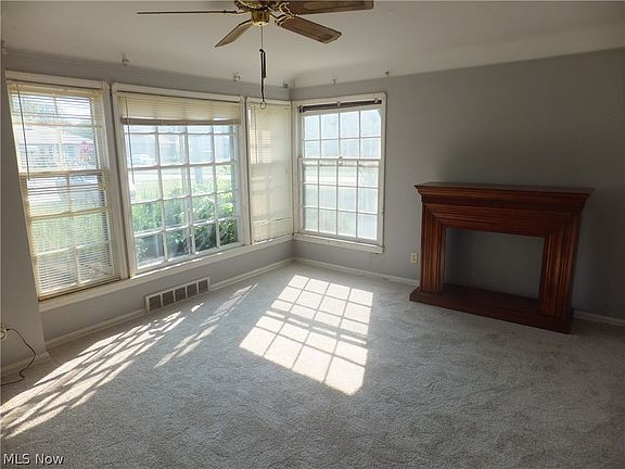 3rd image of 12929 W Pleasant Valley Rd