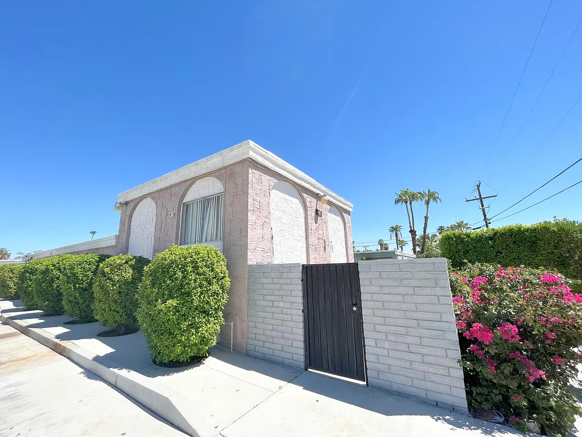 Building Photo - 1900 E Baristo Rd #6