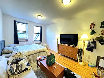 Rented by KNOCKKNOCK LLC
