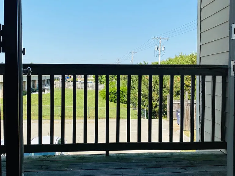 913 Westridge Dr #8 — Photo 4