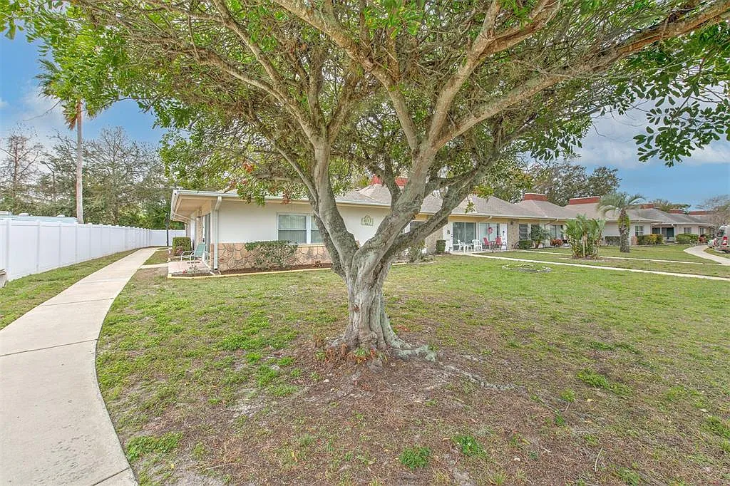 2 bed, 1.5 bath, 825 sqft, $1,500 — Photo 2