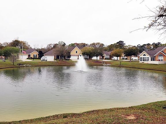 3rd image of 326-1 Hidden Creek Cir