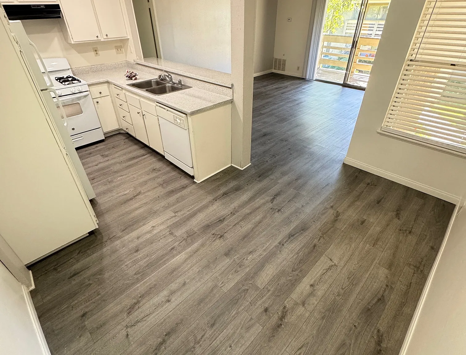 1 bed, 980 sqft, $2,450 — Photo 2