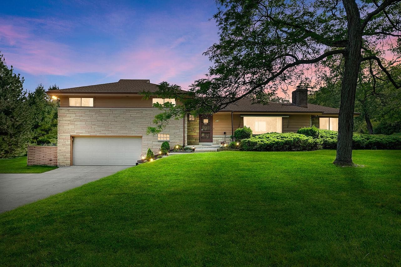 9276 North Sleepy Hollow LANE, Bayside, WI 53217 Zillow