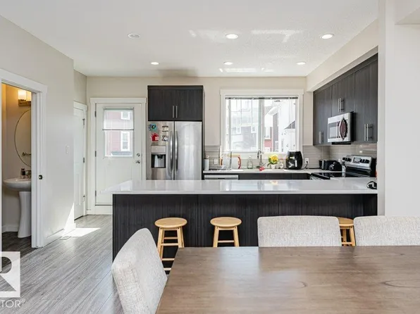 903 Crystallina Nera Way NW #30, Edmonton, AB T5Z 0N6