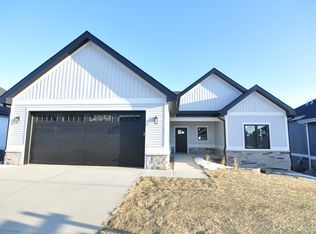 1112 Ballweg Ln, Waunakee, WI 53597