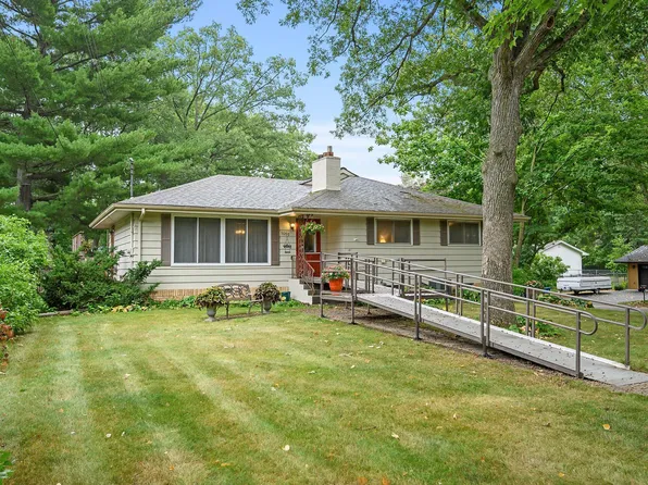 1055 S Shore Dr, Forest Lake, MN 55025