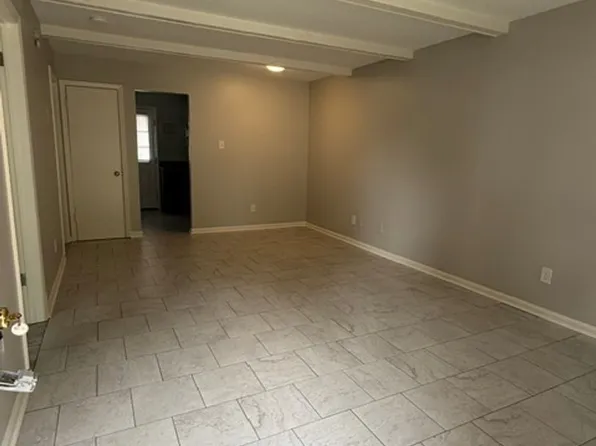 Greenbriar Apartments, 310 Greenbriar Rd APT E, Greensboro, NC 27405