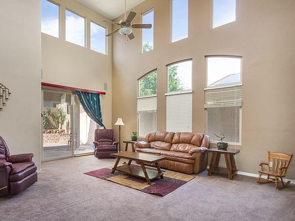 5th image of 1004 W Leatherleaf Dr
