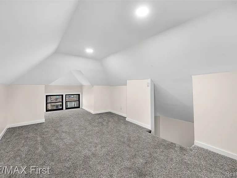 556 Leicester Ct — Photo 22