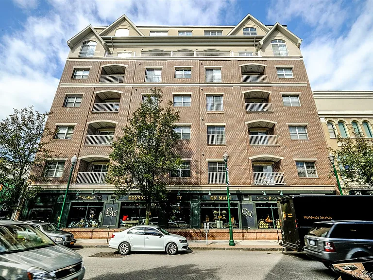 543 Main St #402 — Photo 1