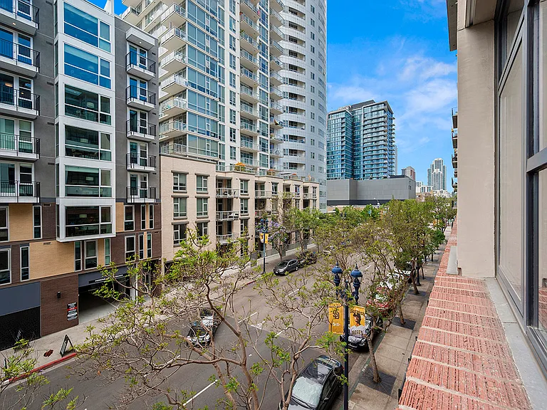 527 10th Ave #314 — Photo 9
