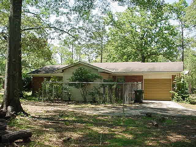 2nd image of 901 Woodlawn Dr
