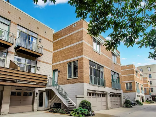 1401 N Wieland St APT Q, Chicago, IL 60610
