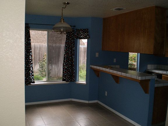 2nd image of 423 Blue Dolphin Way