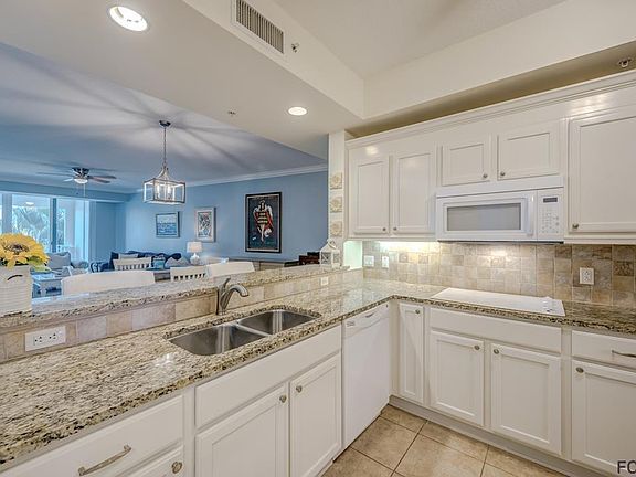 4th image of 102 Yacht Harbor Dr Unit 472