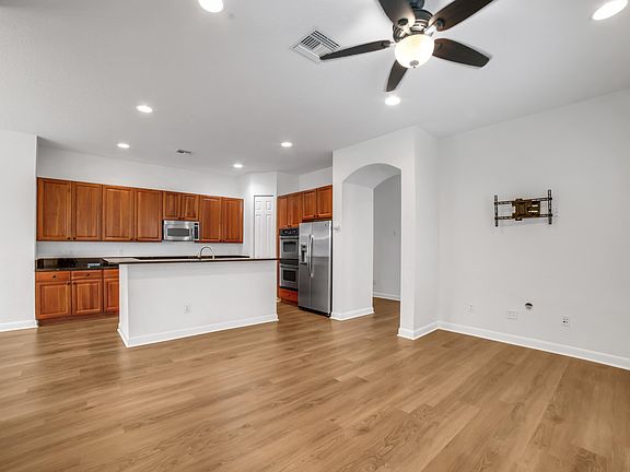 4th image of 837 Madison Court