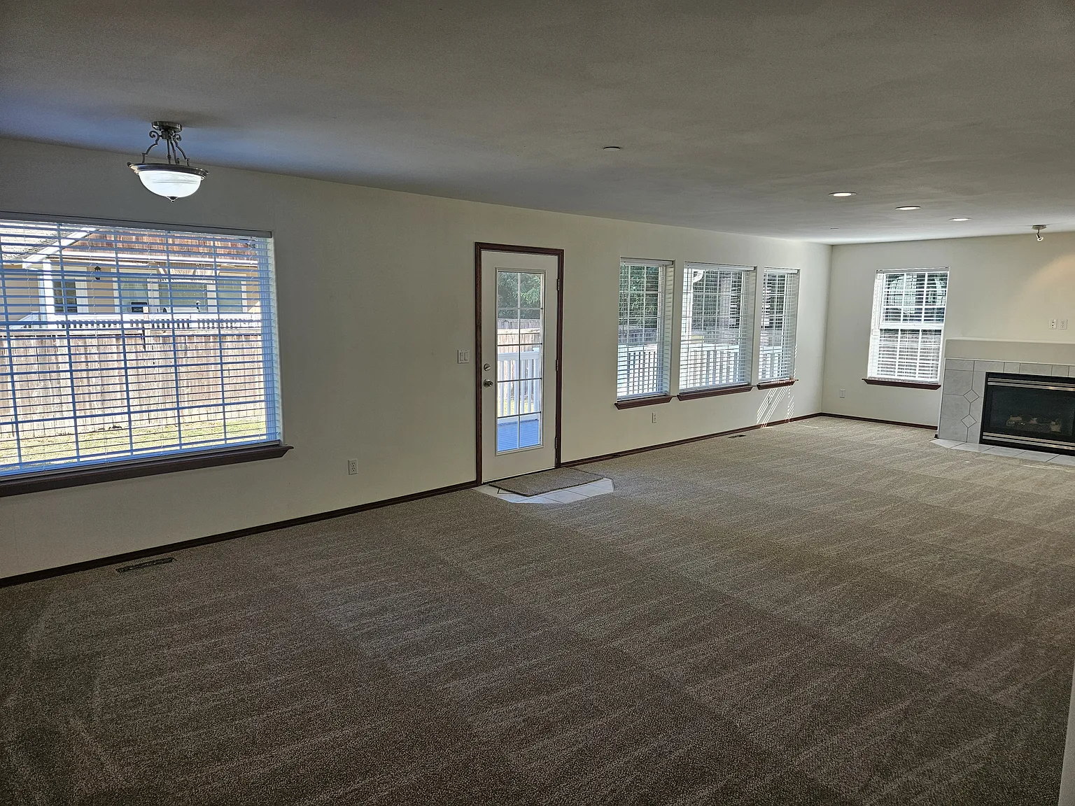 4 bed, 3053 sqft, $3,200 — Photo 4