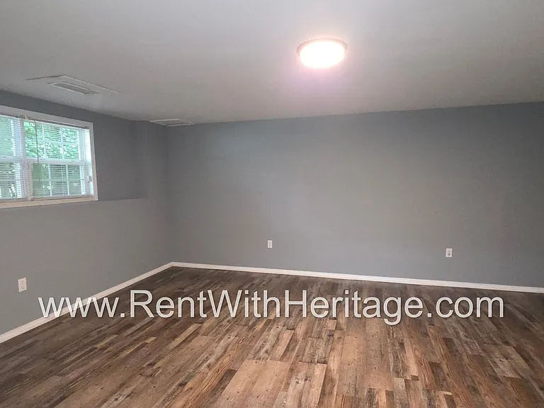 1550 Cedar Hl — Photo 50
