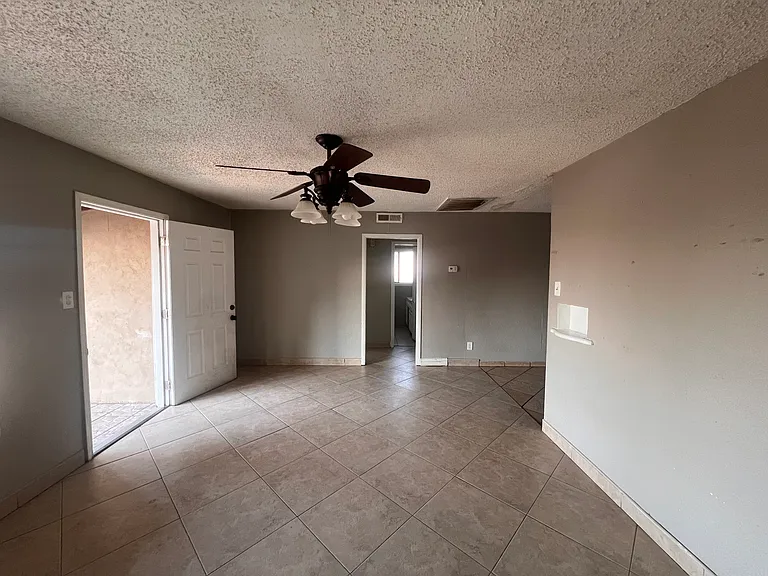 2810 Center St — Photo 8