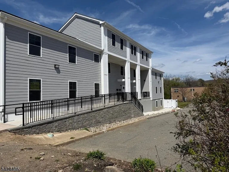 237 Main St — Photo 13