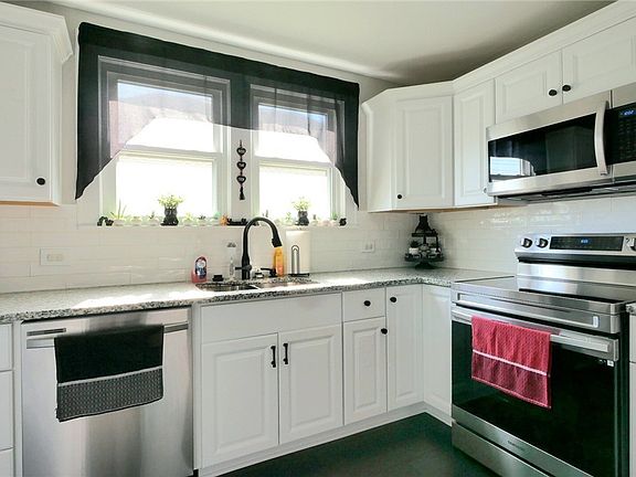 5th image of 809 Seborn Ave