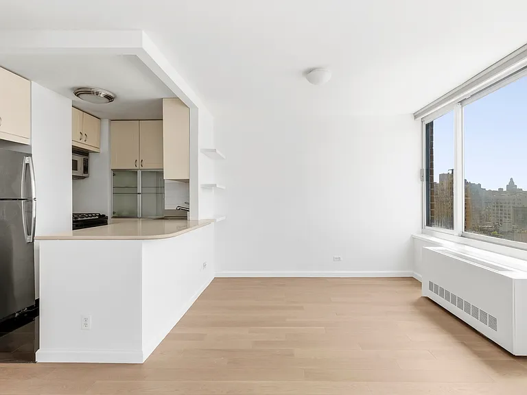 270 W 17th St #17G — Photo 5