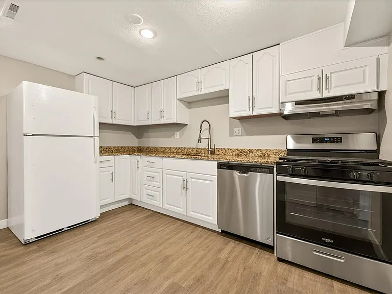1736 King St #B — Photo 5