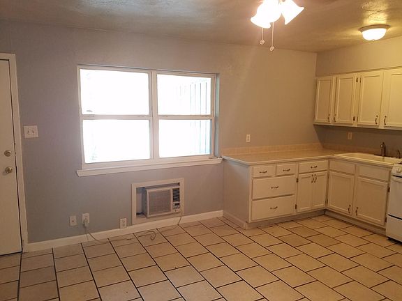 5th image of 859 Broadway Ave APT 8