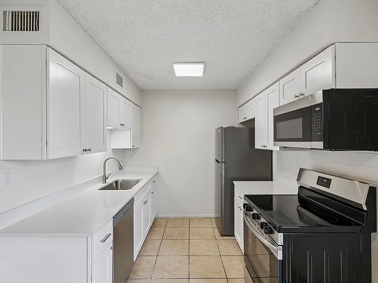 Catalina View Apartments — Photo 25
