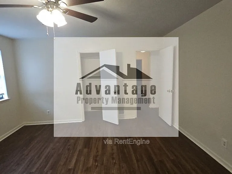 1085 Eastview Rd NE #A — Photo 5