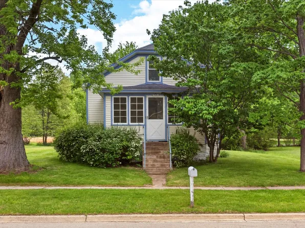 1007 W Detroit St, New Buffalo, MI 49117