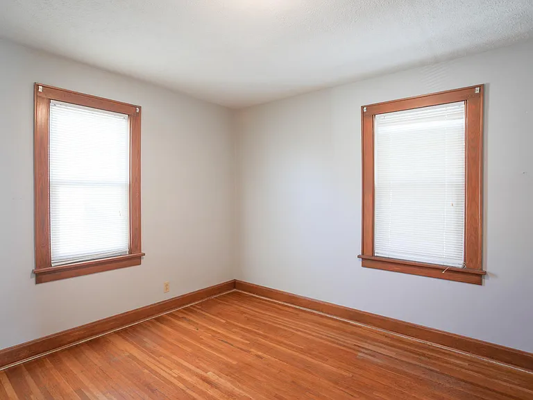 815 E Chestnut St — Photo 17
