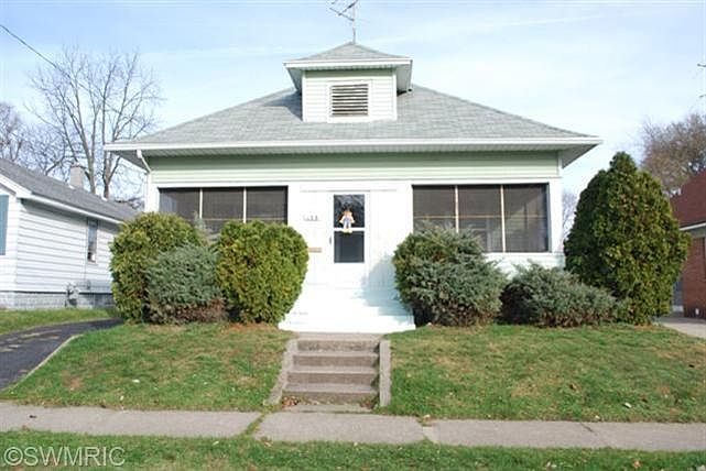 1st image of 135 Lawrence St NE