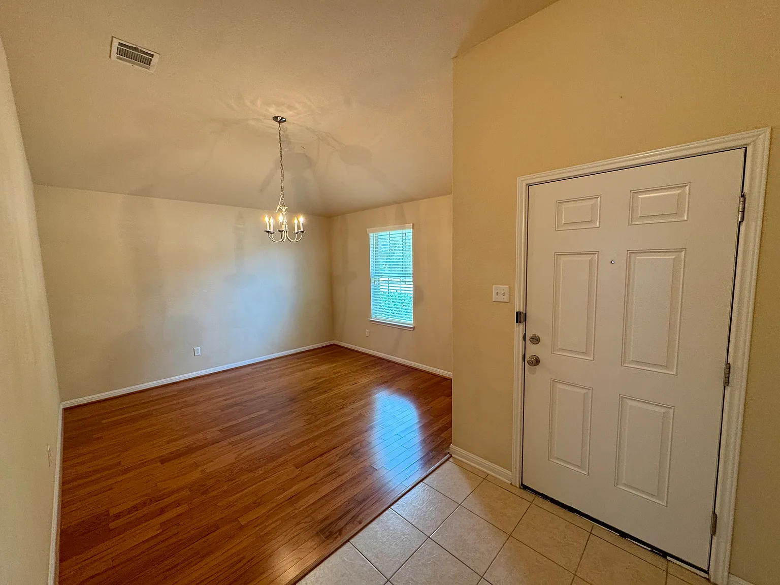 3 bed, 1724 sqft, $1,899 — Photo 2