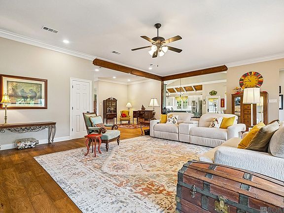 5th image of 409 Woodgate Blvd