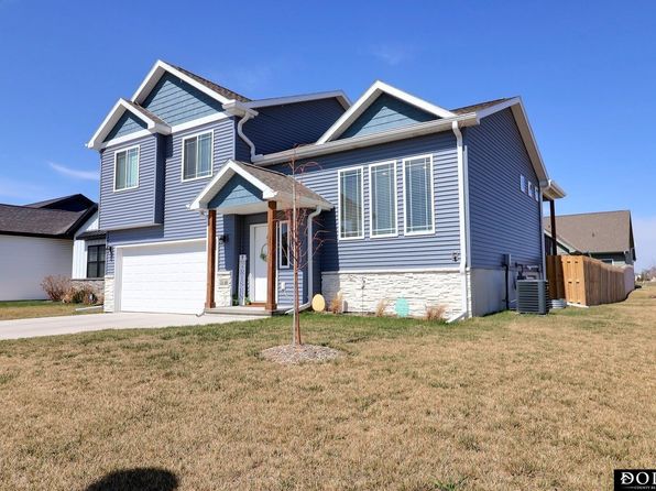3110 Cottage Grove Ln, Fremont, NE 68025